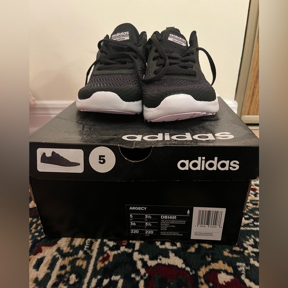 Adidas runners size 5 women’s - Picture 2 of 2